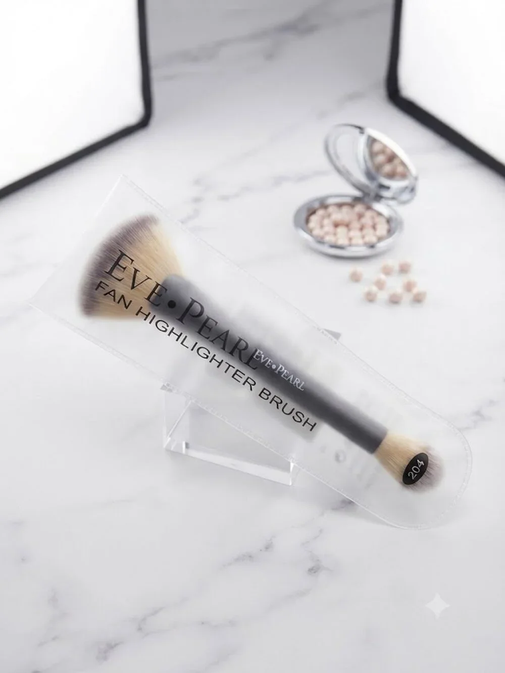 Eve Pearl #204 Dual Fan Highlighter Brush w/ Pouch | BRAND NEW